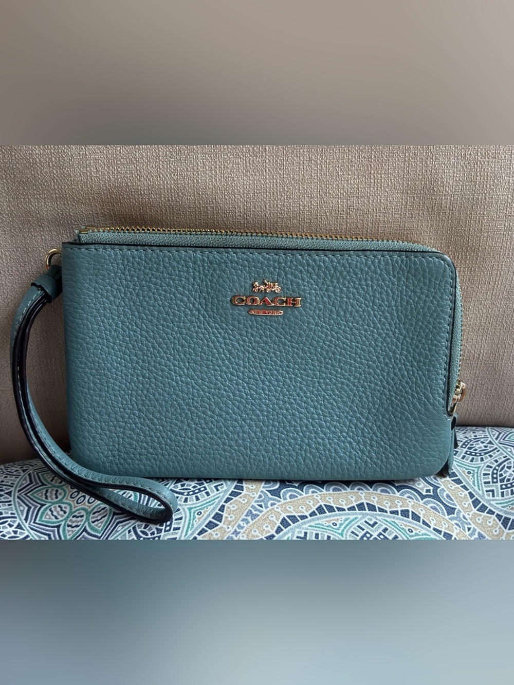 Coach Teal Pebbled Leather Double Zippered Wristlet EUC